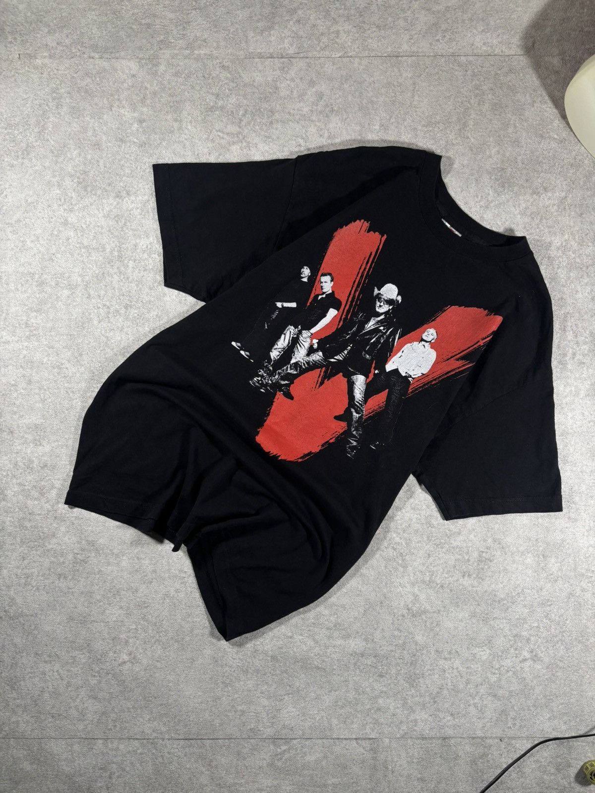 Band Tees Vertigo 2005 tour made in USA Size US XL / EU 56 / 4 - 1 Thumbnail