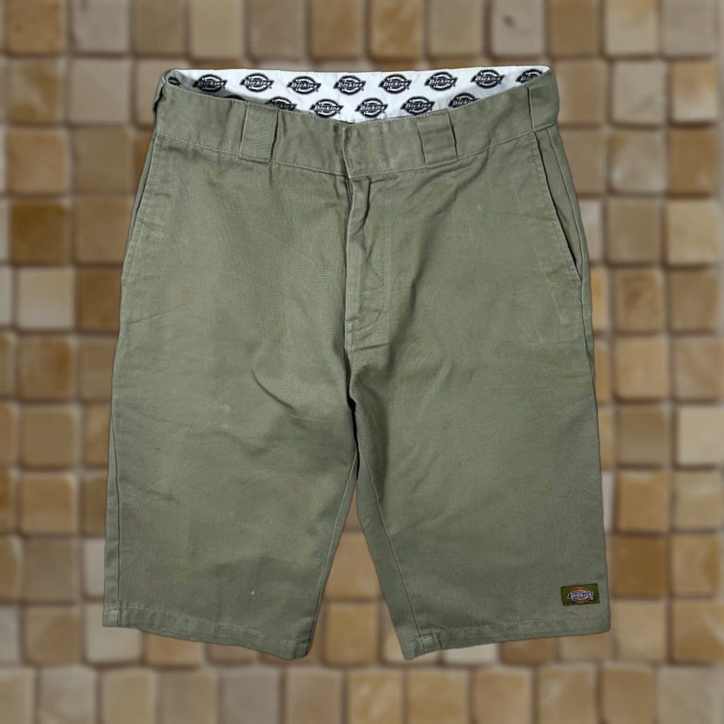 Dickies Dickies Chino Shorts Skater Workwear Beige 30 Mens Pocket Lined Zipper Fly 13" Rise 9" Leg Width Beige Chino Shorts 30 Fresh DC42 Size US 30 / EU 46 - 1 Thumbnail