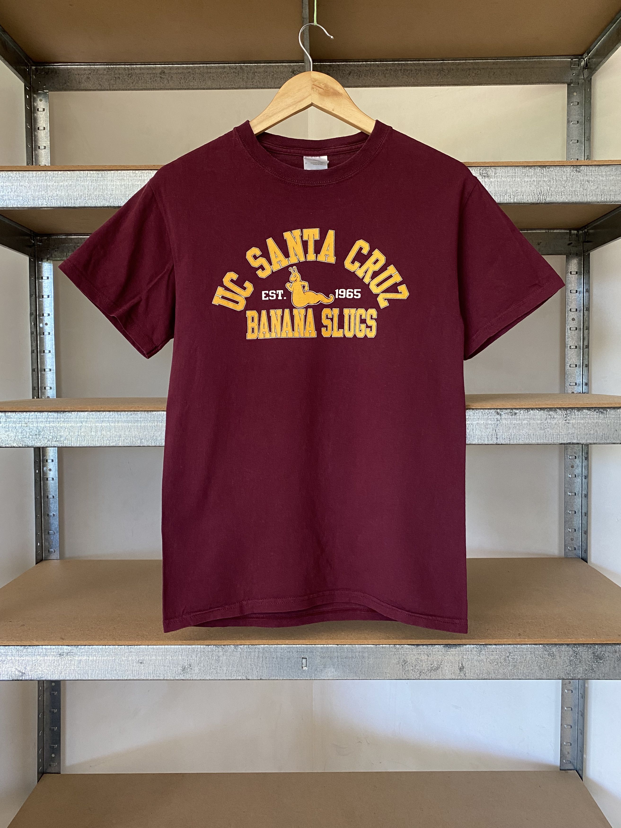 Vintage UC Santa Cruz Vintage 2000s Banana Slugs Travolta T-shirt Size US S / EU 44-46 / 1 - 1 Thumbnail