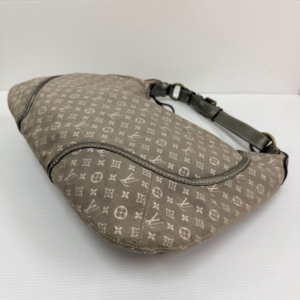 Louis Vuitton Louis Vuitton Minilin Silver Shoulder Hobo Bag Size ONE SIZE - 5 Thumbnail