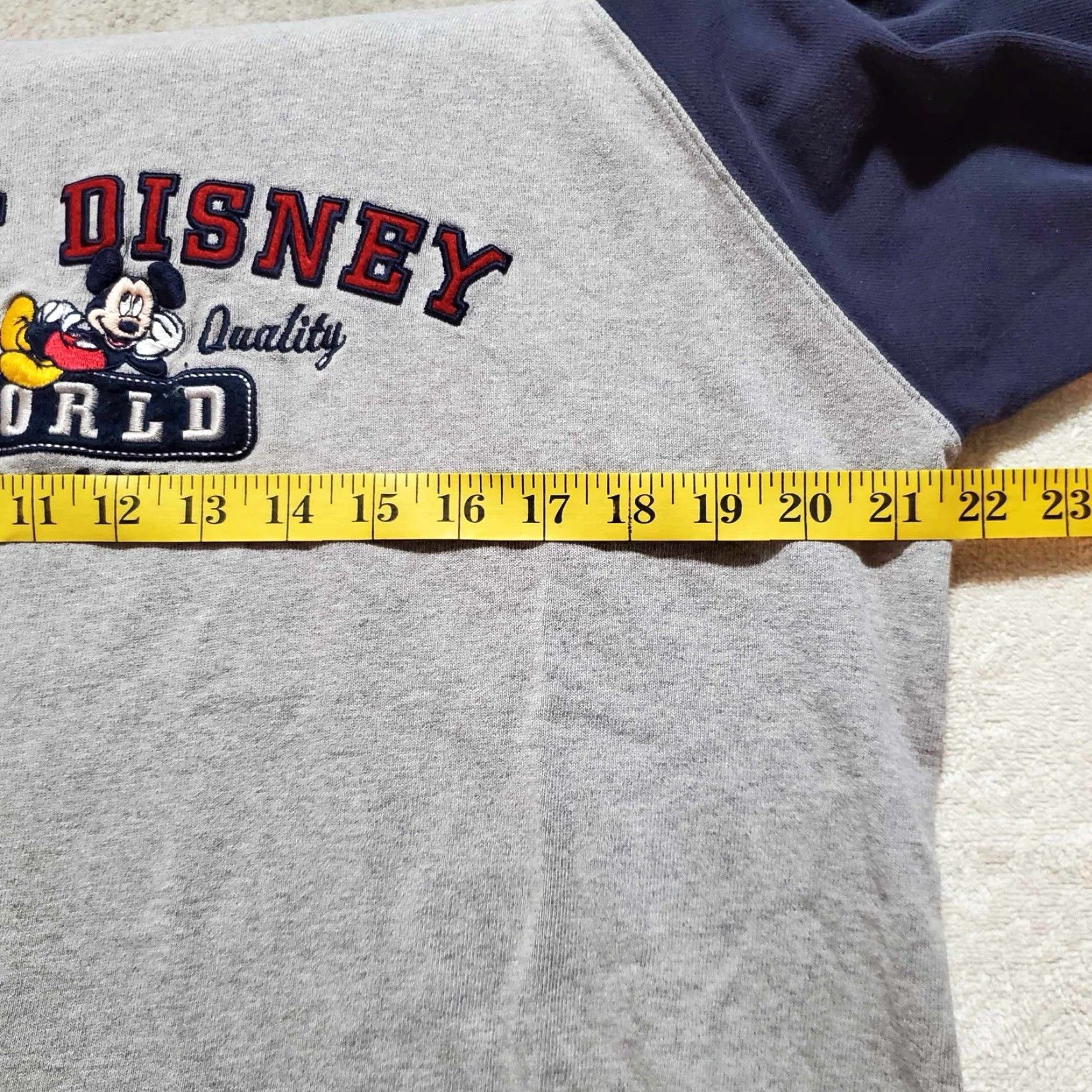 Disney VINTAGE Disney Mickey Mouse T-Shirt Mens M Gray Embroidered Raglan Crew Neck 3/4 Sleeve Size US M / EU 48-50 / 2 - 5 Thumbnail