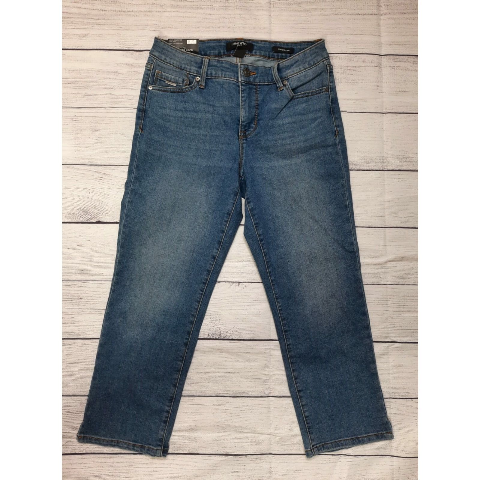 Nine West NINE WEST Chrystie Stretch Denim Capri Womens 4 Jeans Capri Cotton Blend Diana Denim Light 27 22 Inseam 8.5 27-28 Waist Womens Size ONE SIZE - 8 Thumbnail