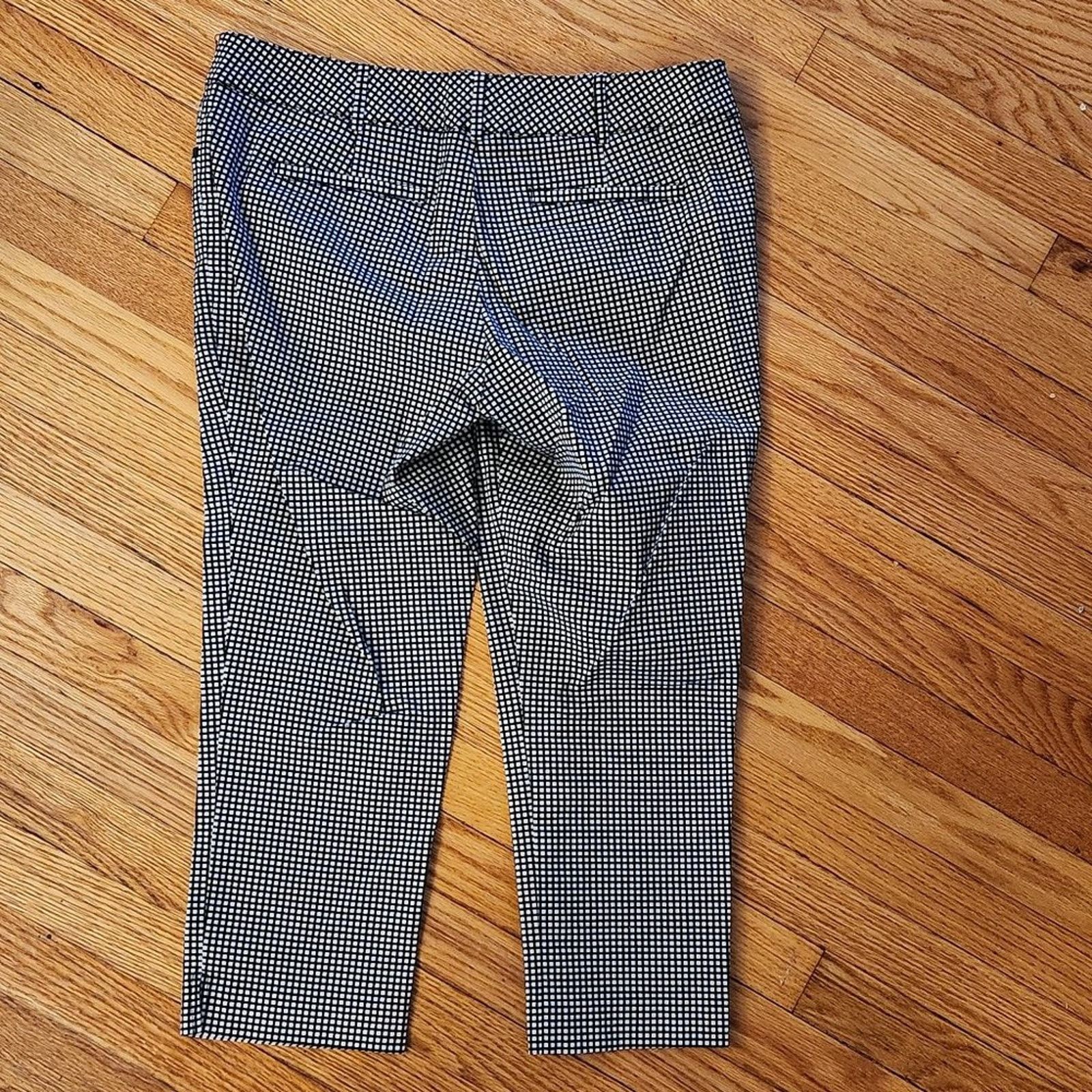 Other Flat Front Cropped Pants - 7th Avenue Designs New York & Co. Size 34" / US 12 / IT 48 - 2 Thumbnail