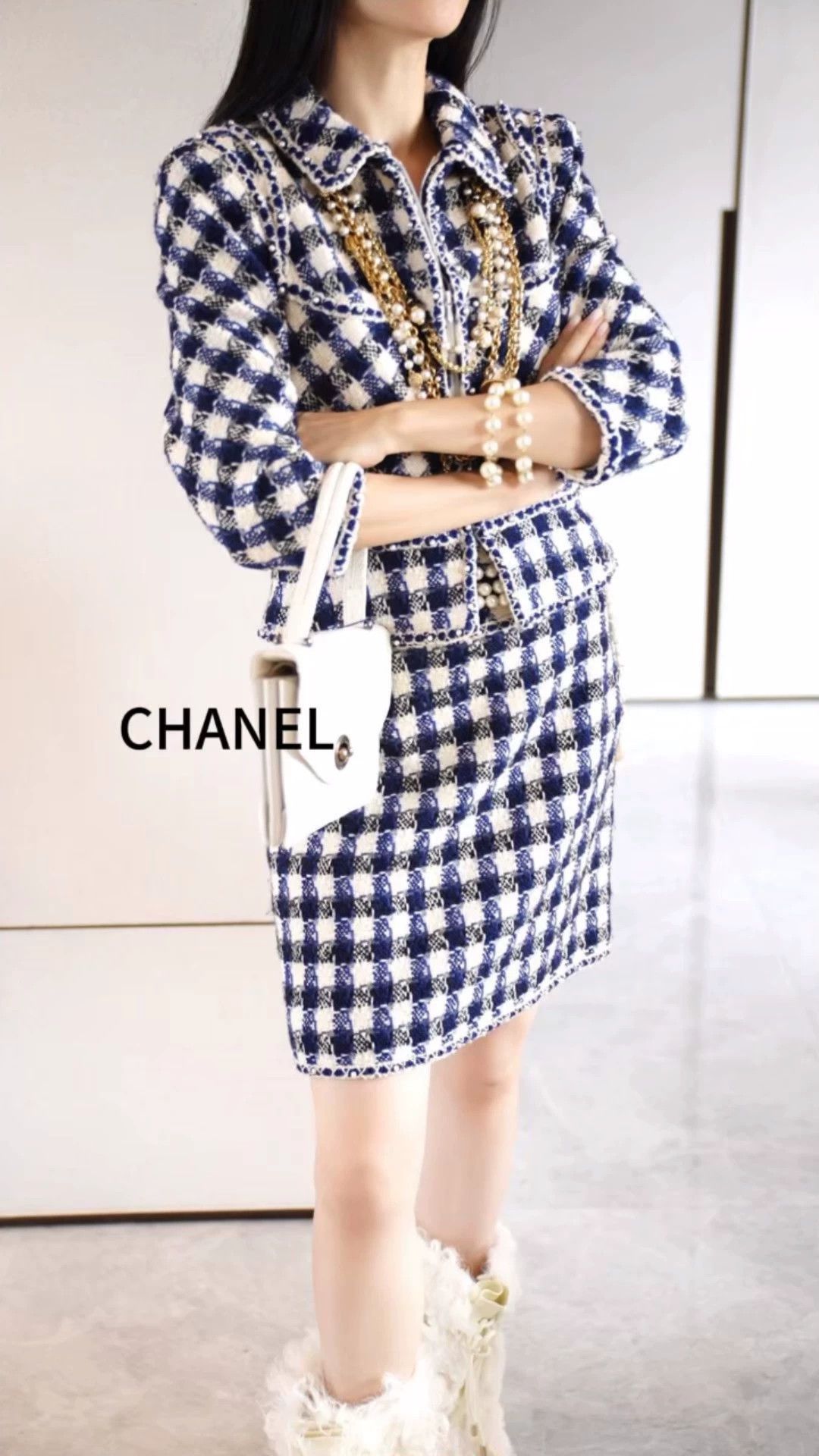 Chanel Chanel Blue White Check Tweed Pearl Trim Suit (M Skirt FR38) Size M / US 6-8 / IT 42-44 - 1 Thumbnail