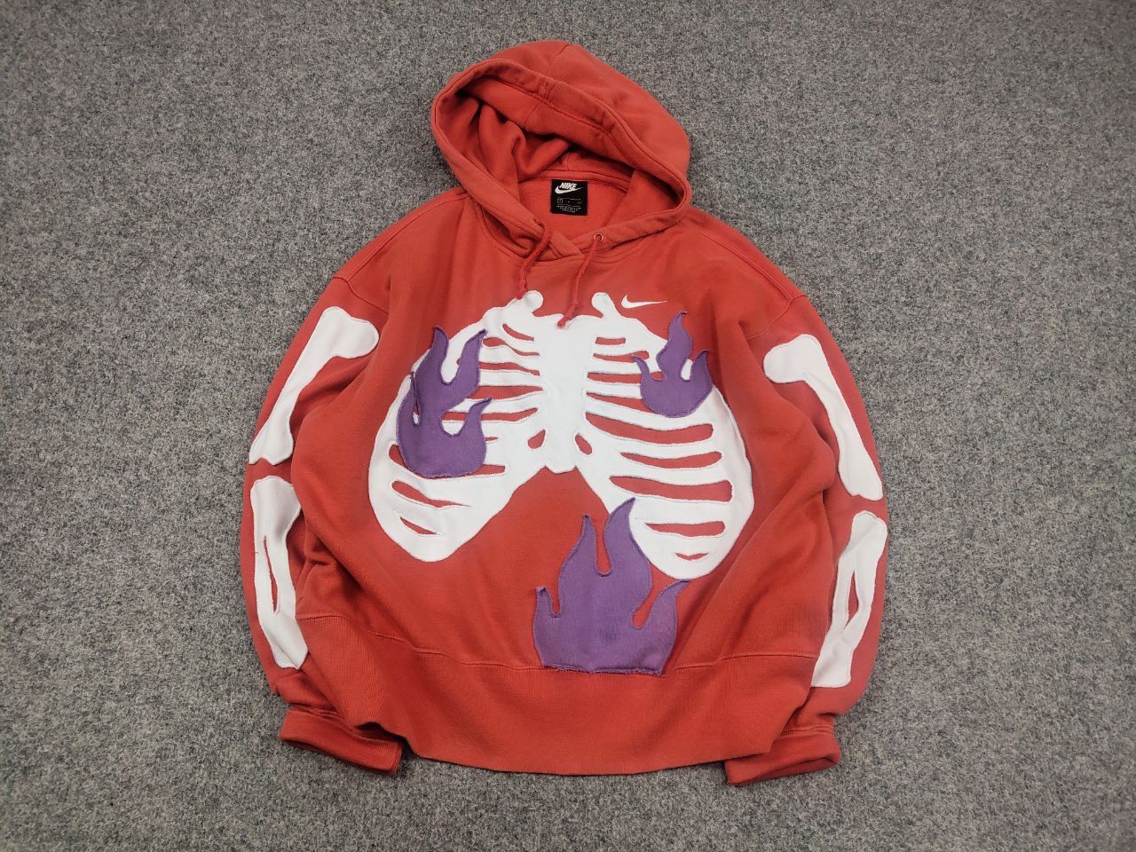 Nike Rare Nike skeleton Logo vintage reworked Hoodie Y2K Style Size US S / EU 44-46 / 1 - 2 Thumbnail