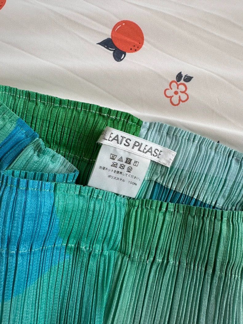 Issey Miyake Issey Miyake size:2 Green cloud pleated trousers Size 31" - 6 Thumbnail
