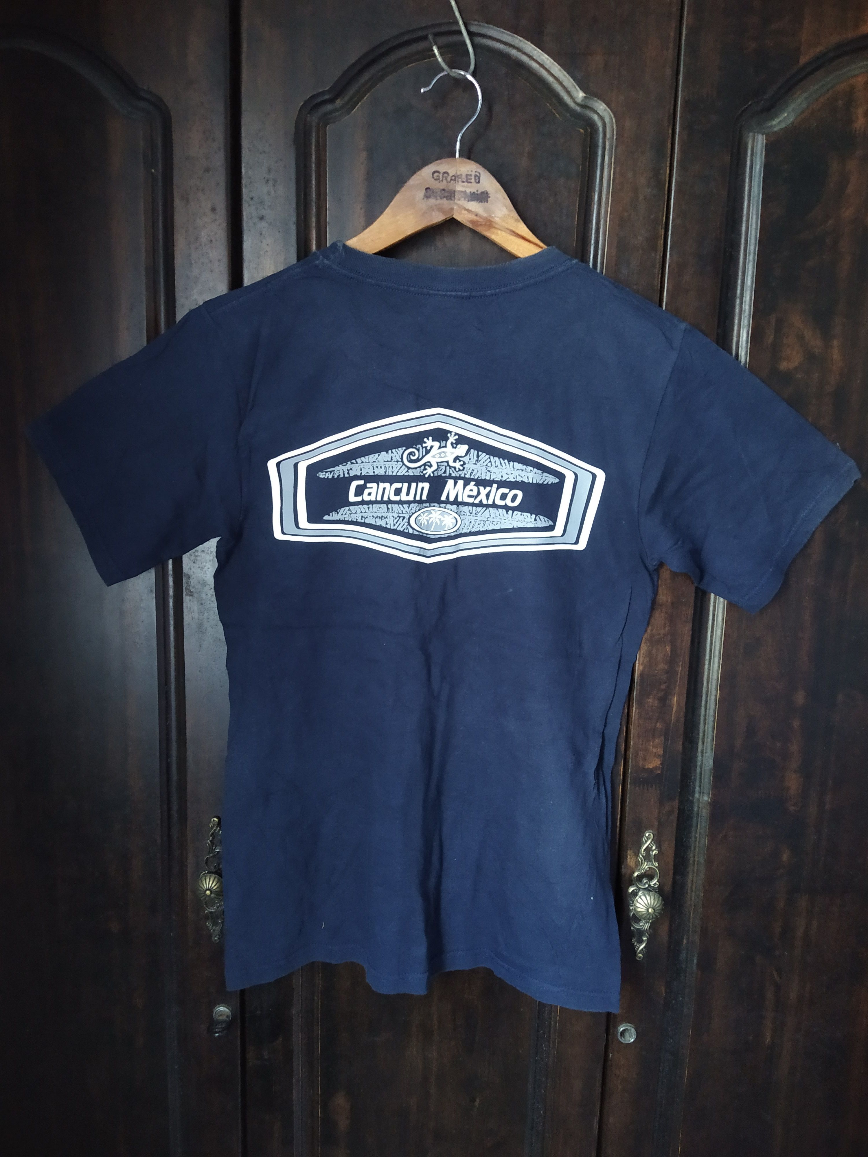 Vintage Vintage Cancun Mexico T-Shirt Navy Blue Y2K / 90s Size US S / EU 44-46 / 1 - 1 Thumbnail
