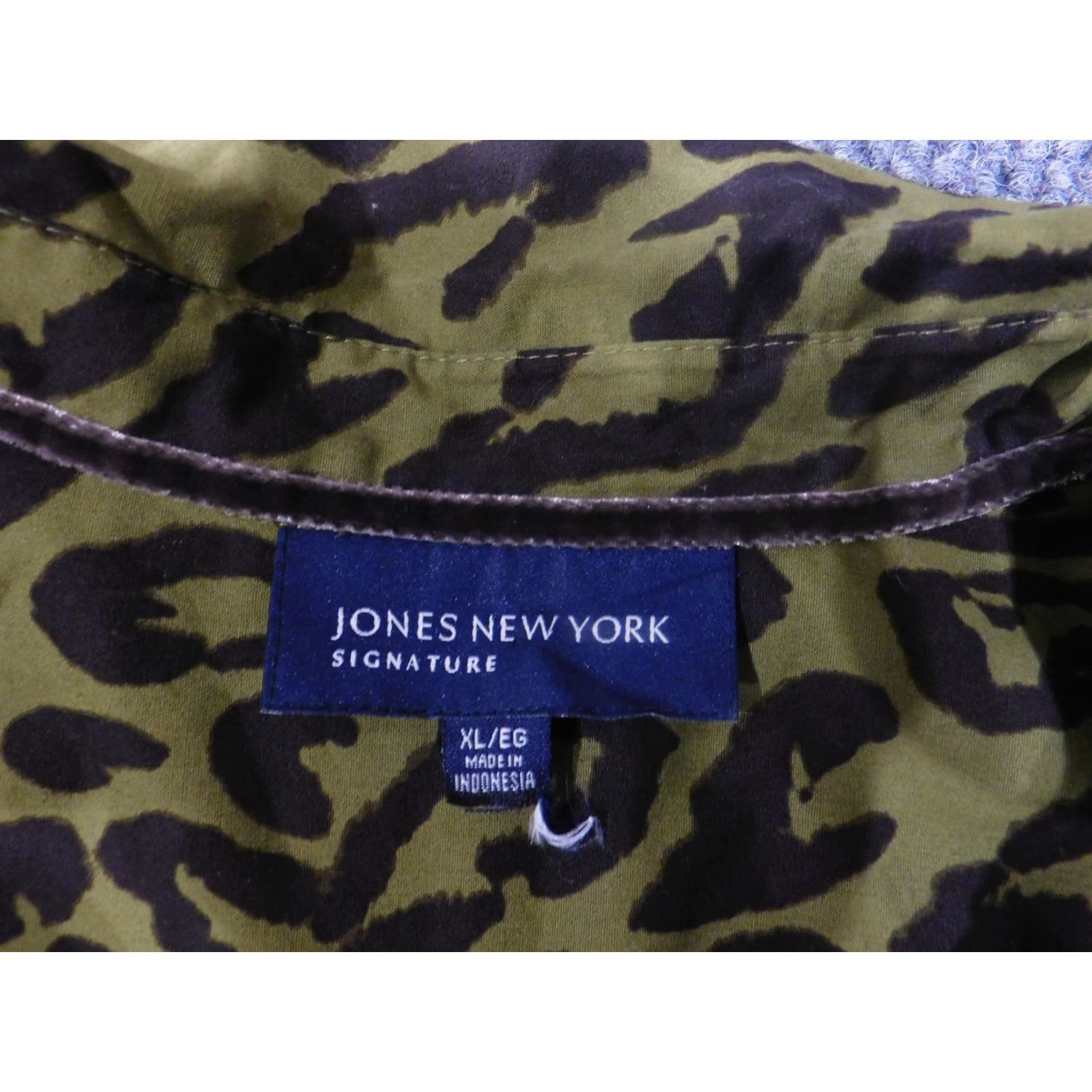 Jones New York VINTAGE Jones New York Shirt Womens XL Green Black Animal Print Button Down Long Sleeve Size XL / US 12-14 / IT 48-50 - 4 Thumbnail