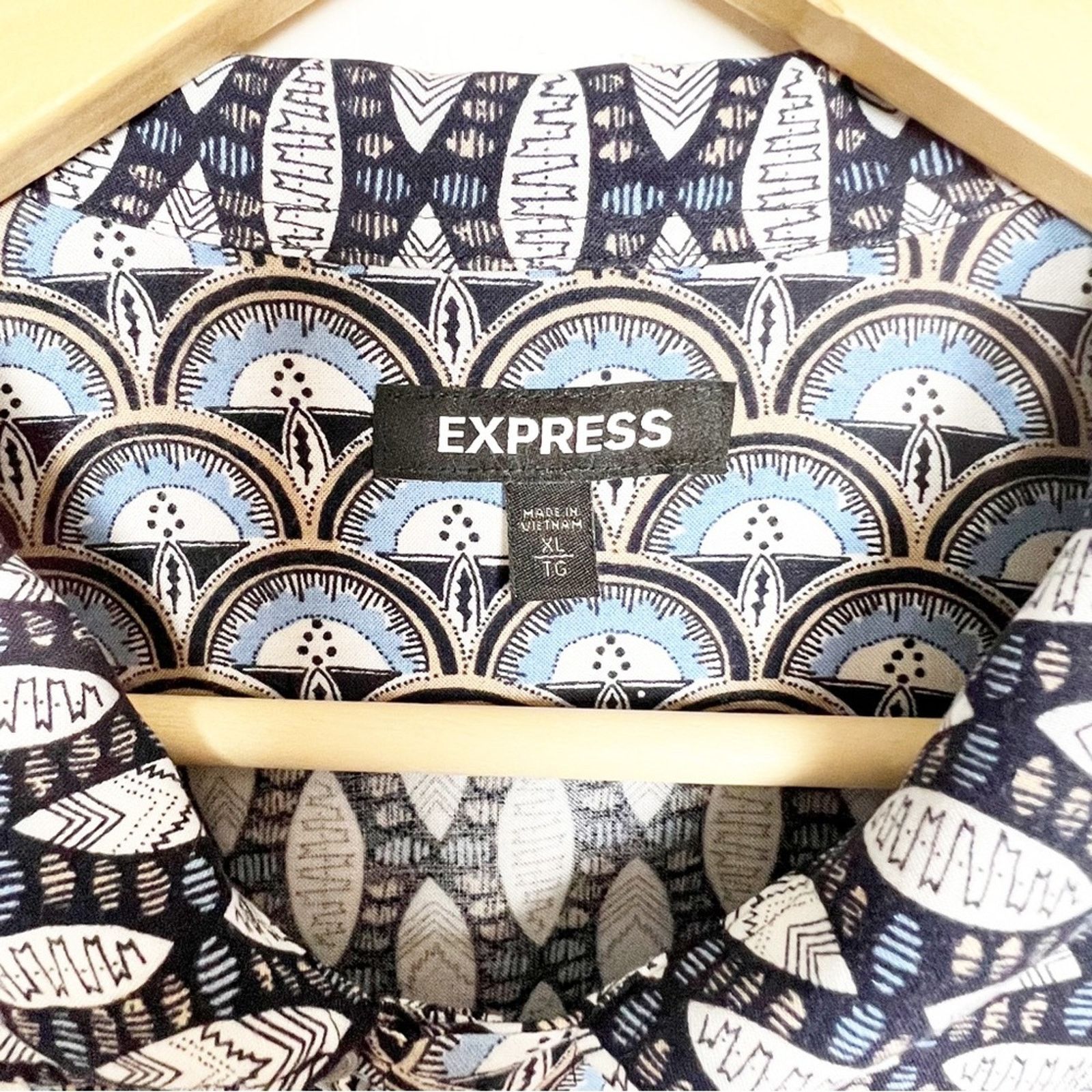 Express Express Blue & White Geometric Print Shirt Men’s XL Size US XL / EU 56 / 4 - 4 Thumbnail