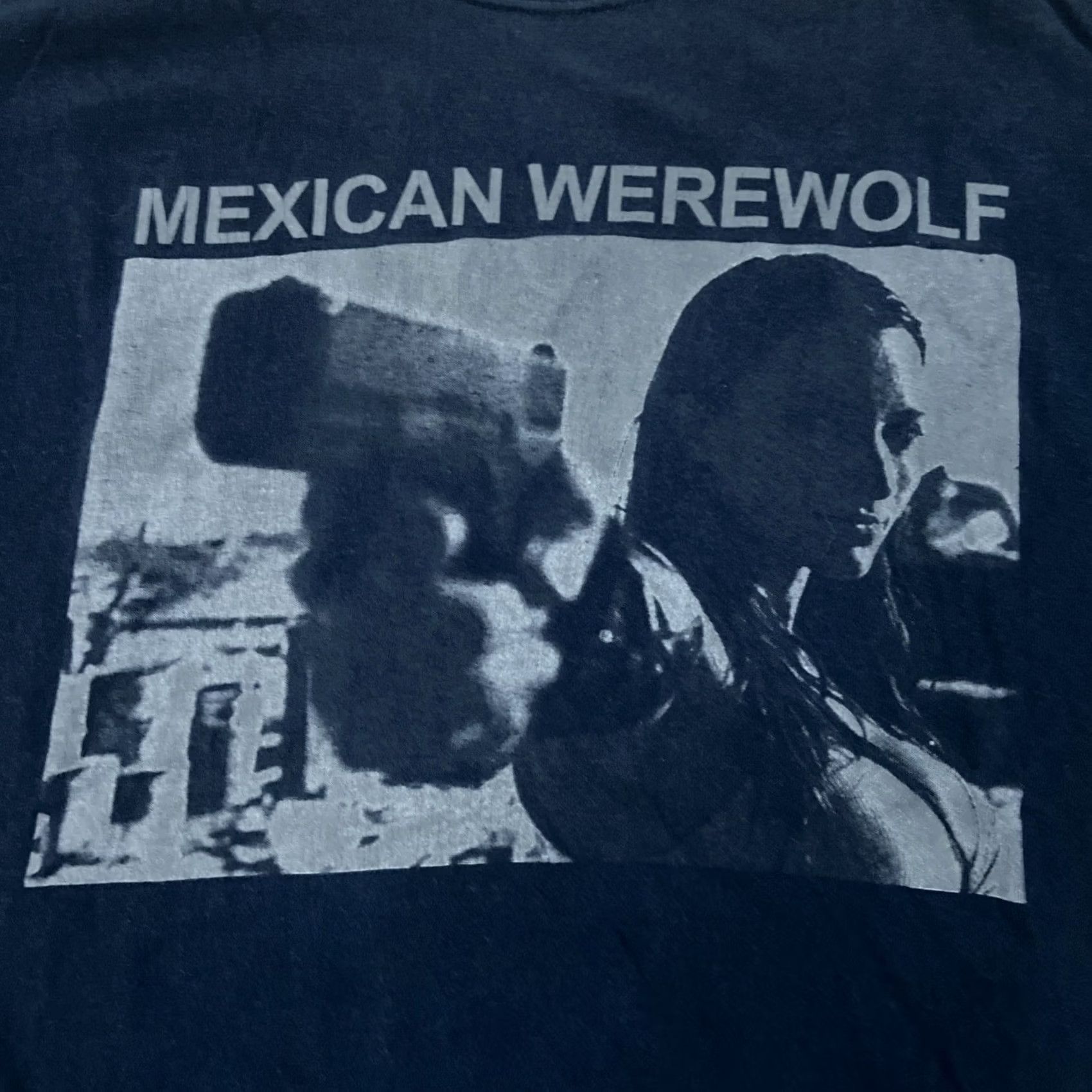 Gildan Gildan T-Shirt Mexican Werewolf Girl Pistol Graphic Black Short Sleeve L Mens Tee Size US L / EU 52-54 / 3 - 2 Thumbnail