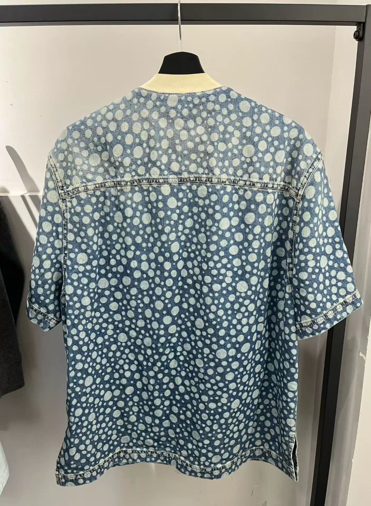 Louis Vuitton LV x Yayoi Kusama SS23 Polka Dot Short Sleeve Shirt M Worn 2x Size US M / EU 48-50 / 2 - 2 Thumbnail