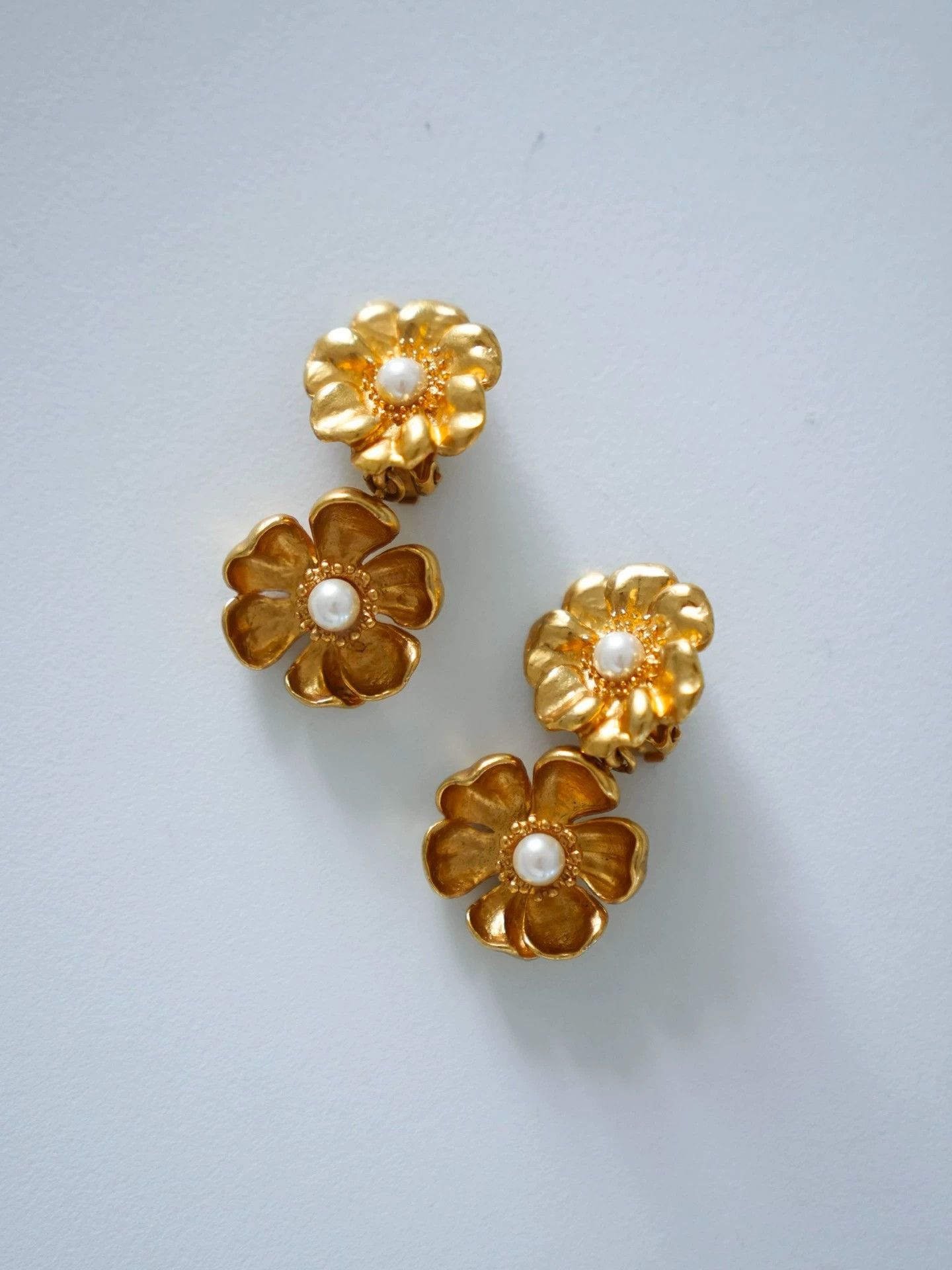 Kenzo Kenzo Vintage Floral Pearl Ear Clips Size ONE SIZE - 3 Thumbnail