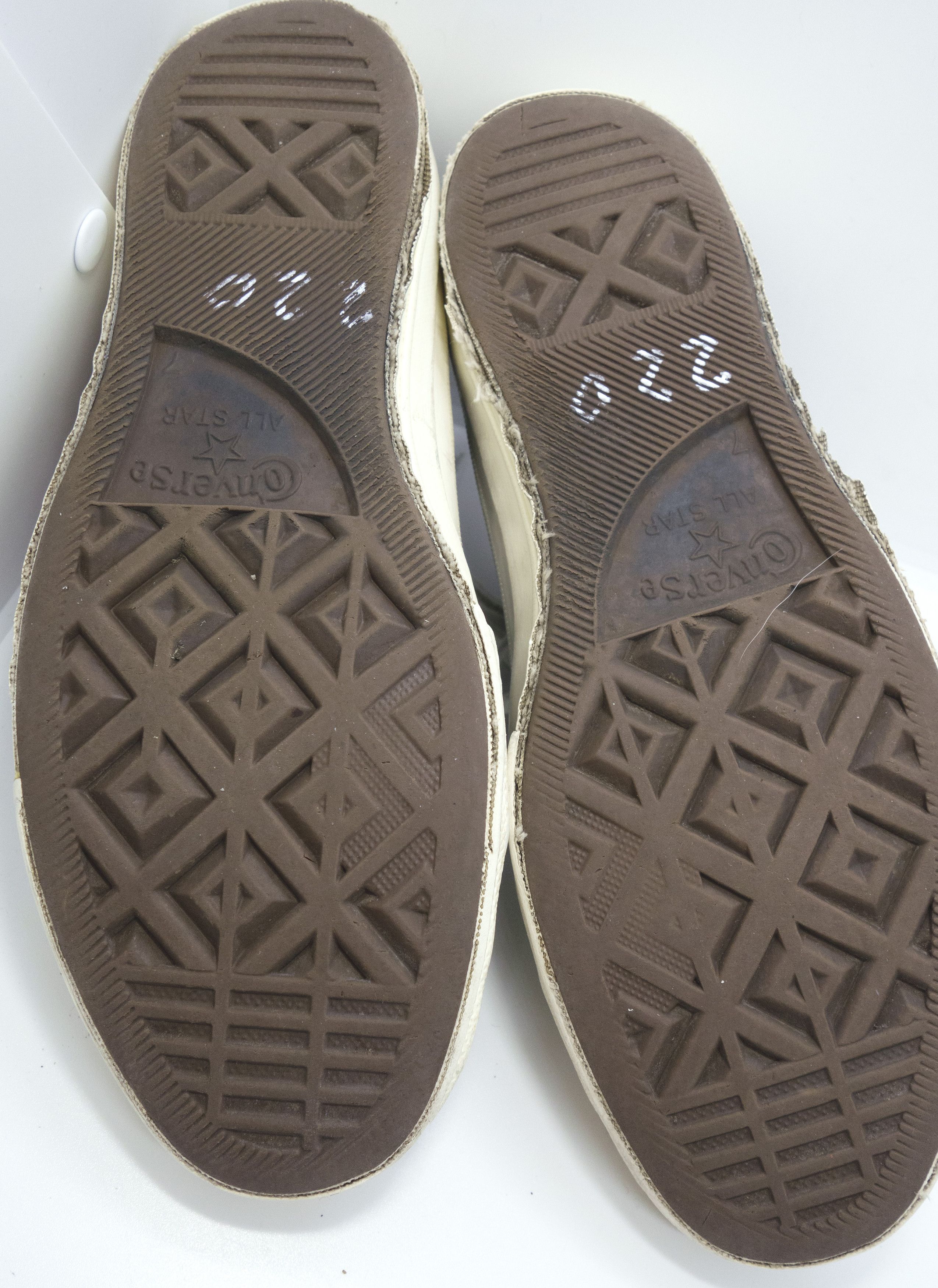Comme des Garcons PLAY × Converse Logo Thrashed Low Sneakers Size US 7 / EU 40 - 6 Thumbnail