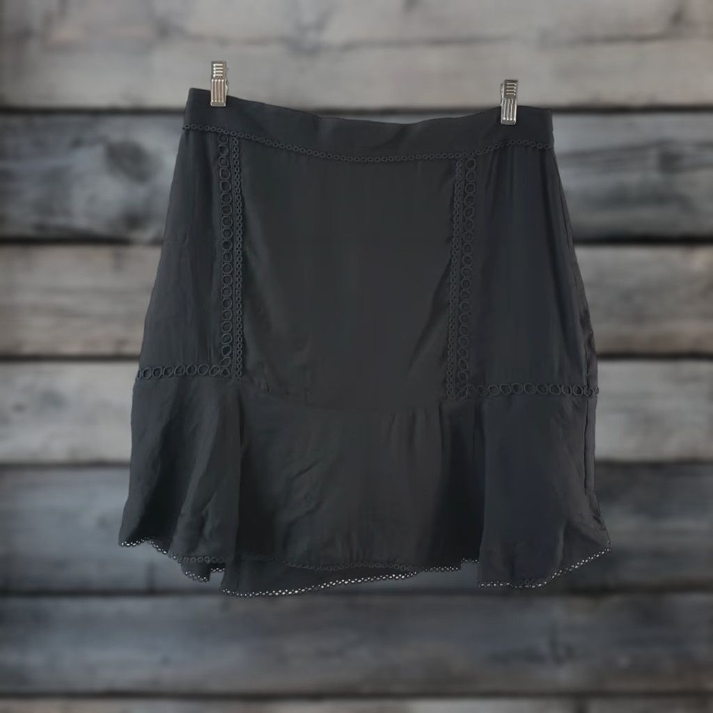 Ann Taylor Ann Taylor Womens Skirt Sz 12 Black Crochet Lace Viscose Blend Zips Size 34" / US 12 / IT 48 - 1 Thumbnail