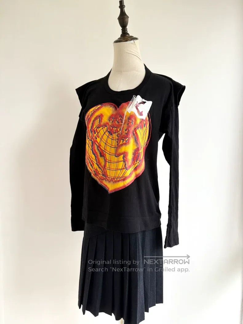 Vivienne Westwood Vivienne Westwood Vintage black heart earth off-shoulder t Size XS / US 0-2 / IT 36-38 - 1 Thumbnail