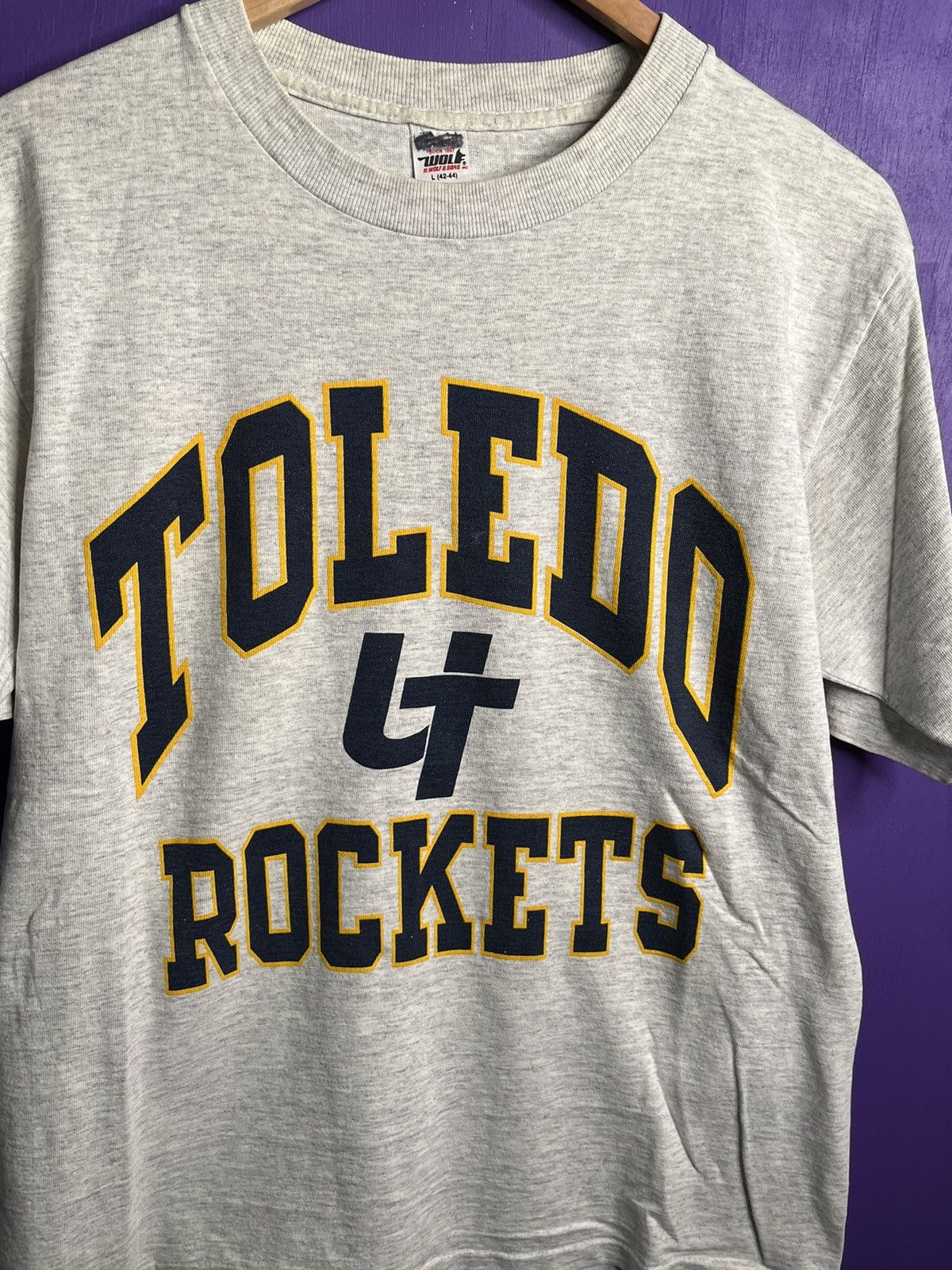 Vintage Vintage 90s Toledo rockets logo t-shirt Size US L / EU 52-54 / 3 - 3 Thumbnail