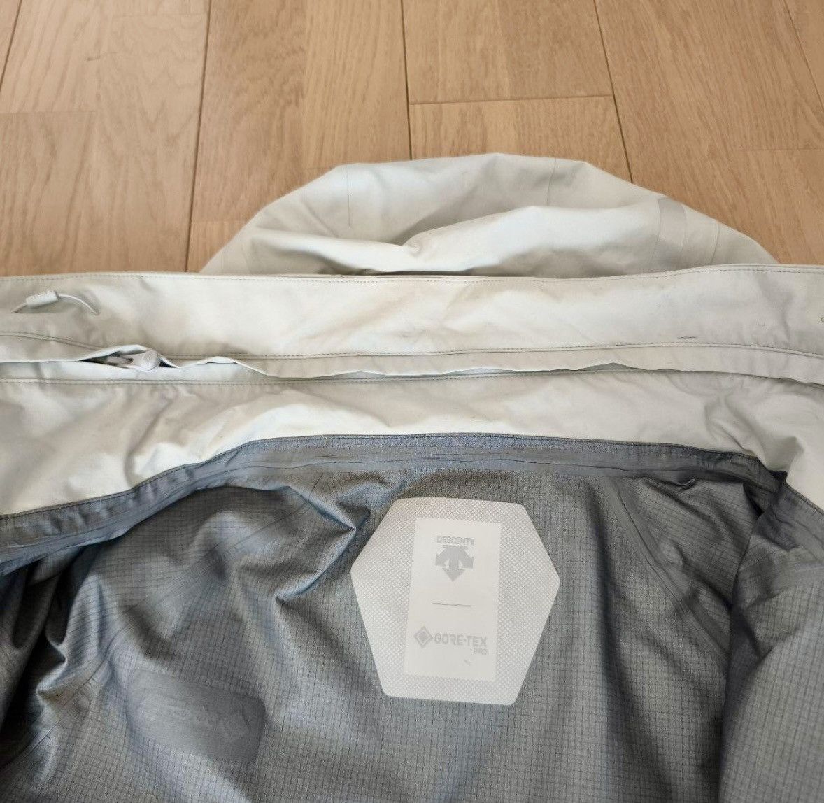 Descente DESCENTE ALLTERRAIN GORE-TEX PRO Hard Shell Coat Grey L Size US L / EU 52-54 / 3 - 6 Thumbnail