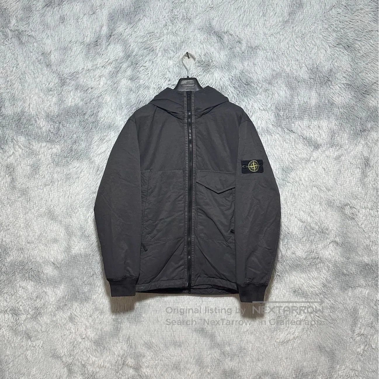 Stone Island stone island hooded down jacket in carbon black. Size US L / EU 52-54 / 3 - 1 Thumbnail