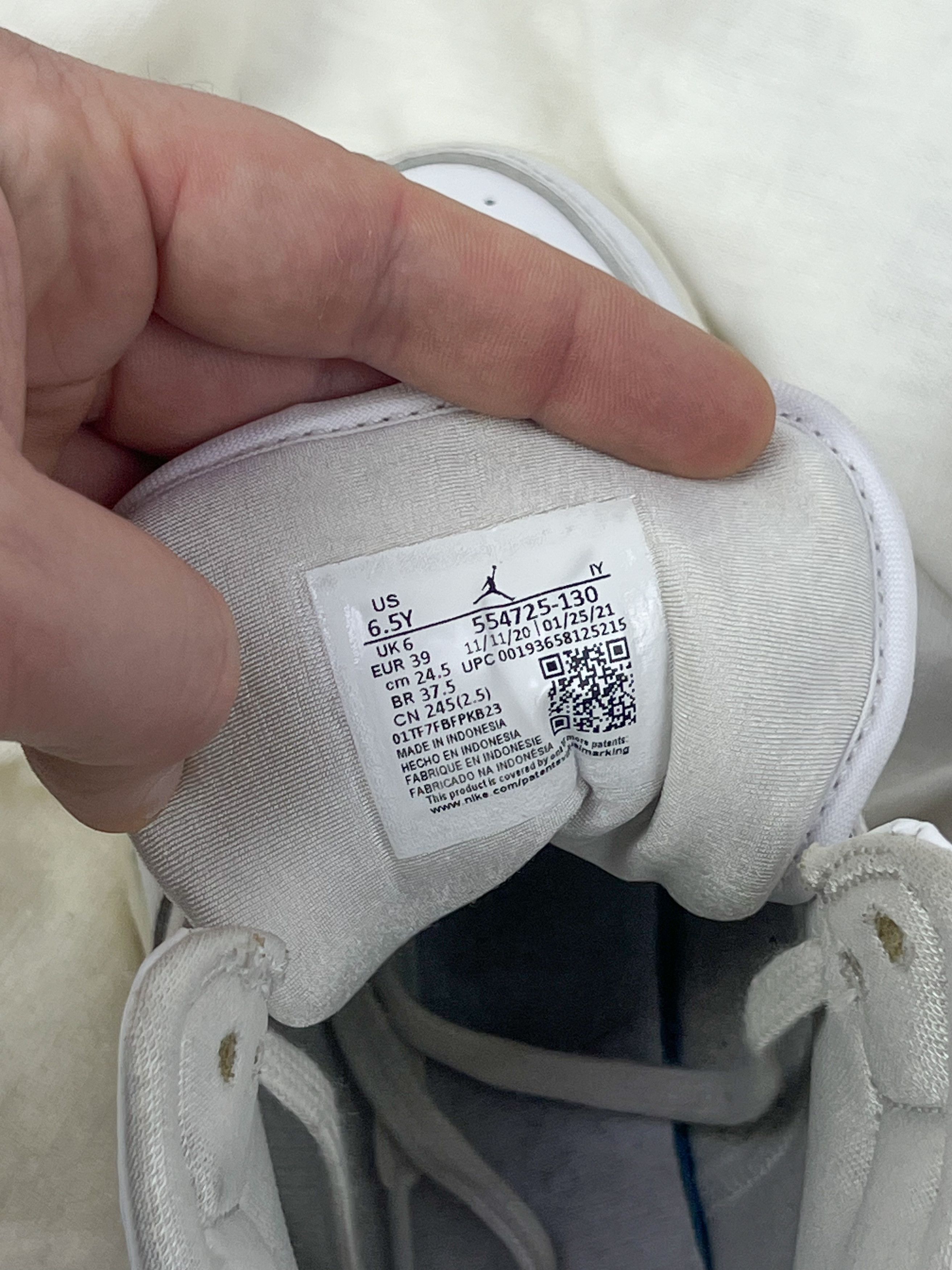 Jordan Brand Jordan 1 Retro Mid Triple White Size US 8 / IT 38 - 4 Thumbnail