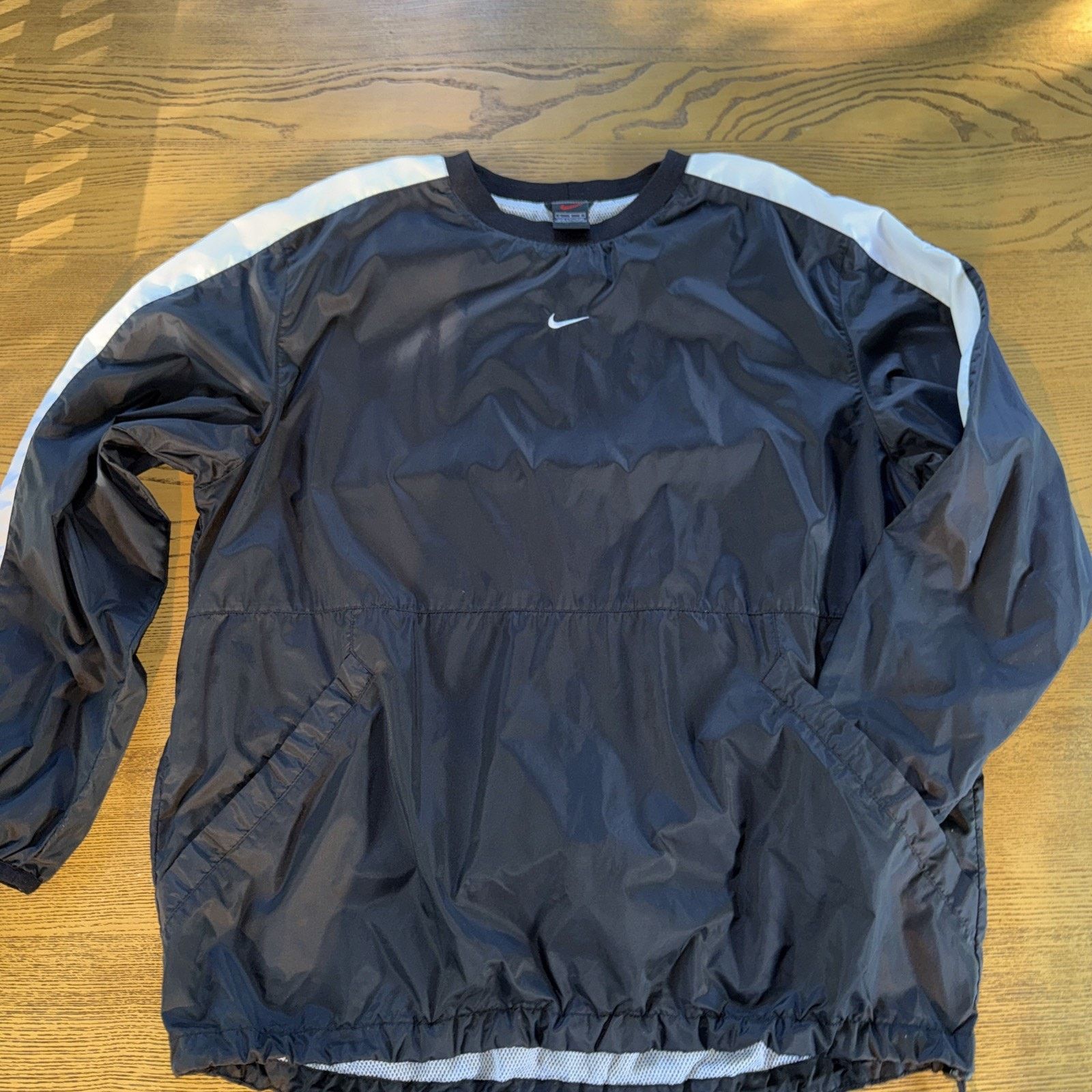 Nike 90s Nike Center Swoosh Windbreaker Sz L Nylon Cinch Hem Size US L / EU 52-54 / 3 - 1 Thumbnail