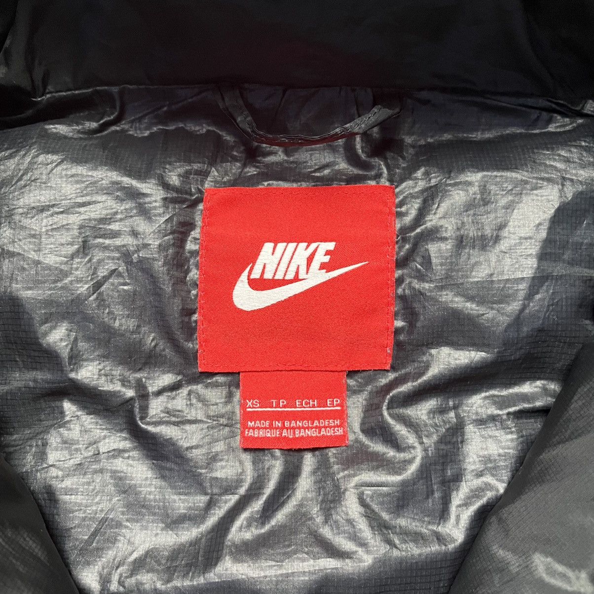 Nike Vintage Nike Cropped Black Puffer Jacket Japanese Size XS / US 0-2 / IT 36-38 - 4 Thumbnail