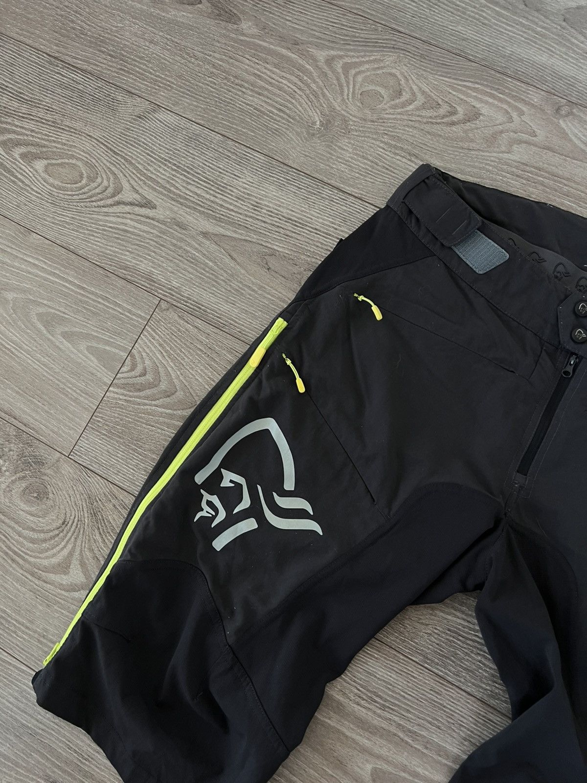 Norrona Norrona Fjora Big Logo Gorpcore Phantom - Caviar Shorts Size US 34 / EU 50 - 11 Thumbnail
