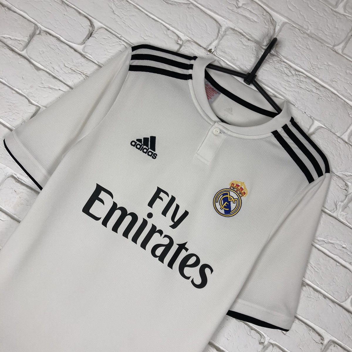 Adidas Real Madrid 2018 2019 home soccer jersey Size US S / EU 44-46 / 1 - 2 Thumbnail