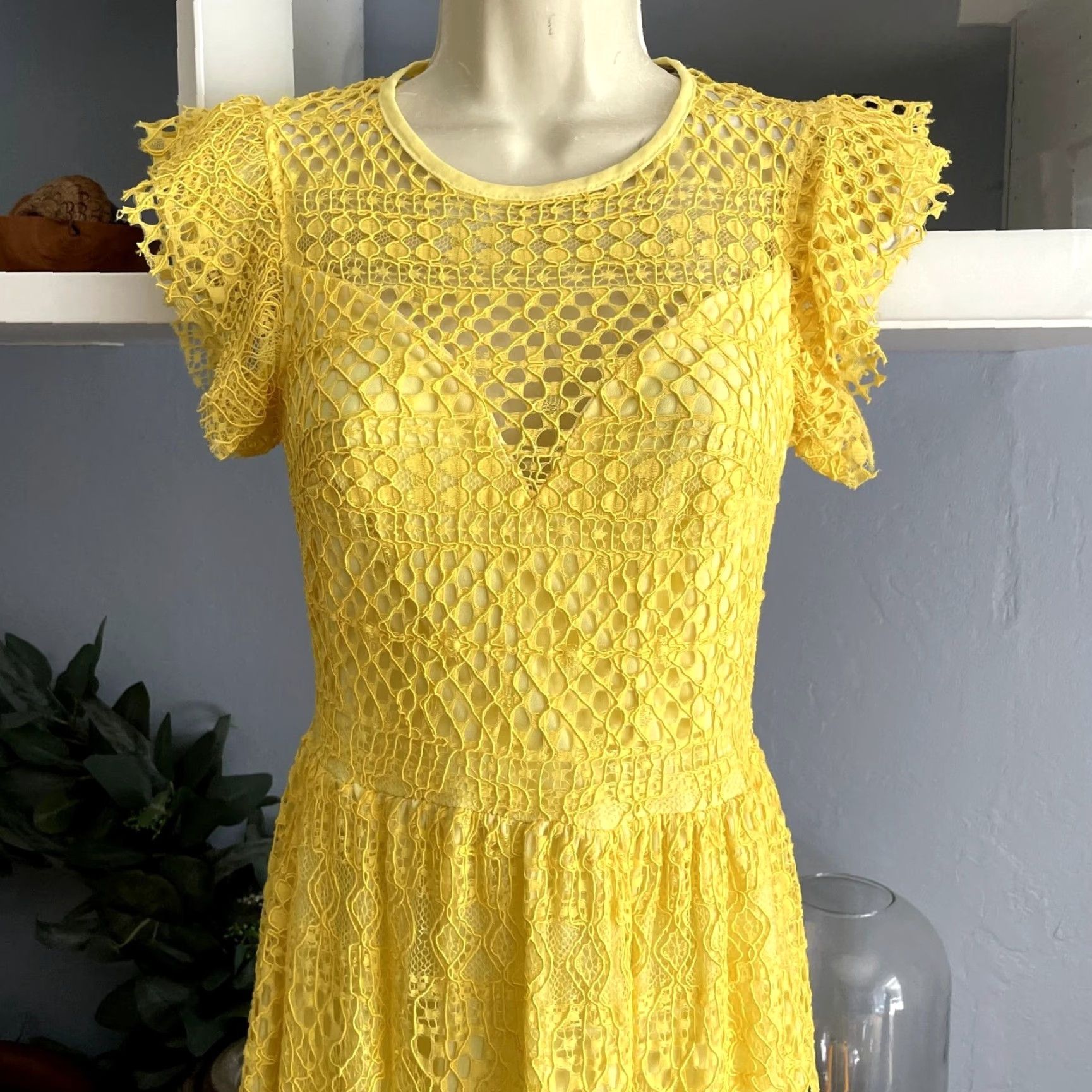 Vintage Rinascimento Italy Yellow Lace Maxi Dress XS XXS/XS Dress Length Long Lace Brand Rinascimento Women Maxi Yellow Lace XXS/XS Italy Size XS / US 0-2 / IT 36-38 - 2 Thumbnail