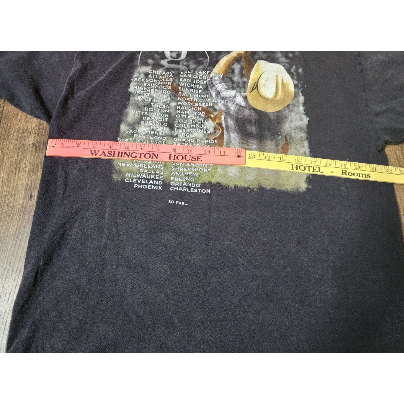 Hanes VINTAGE Hanes Garth Brooks World Tour Tee Shirt - T-Shirt - Men XL - Black - 2014-2016 - Graphic Distressed Night Concert Theme - Mens Size US XL / EU 56 / 4 - 4 Thumbnail
