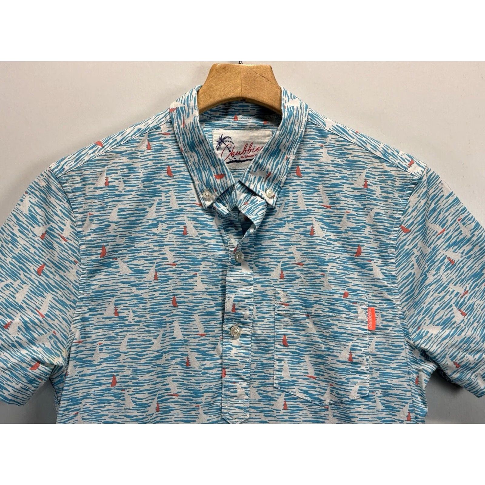 Chubbies Chubbies Men's Short Sleeve Button-Up Shirt Small Blue White Sailboat Print Vacation Size US S / EU 44-46 / 1 - 2 Thumbnail