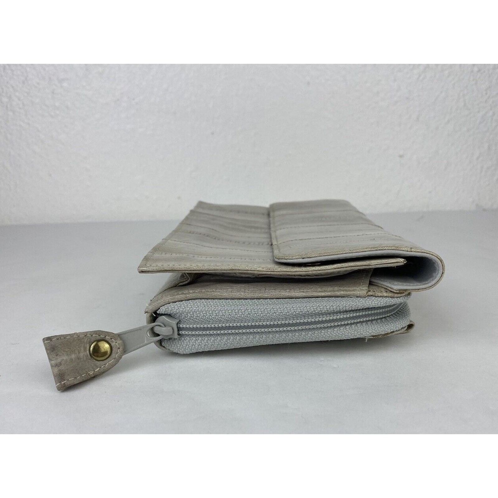 Other VTG Lee Sands Grey Eel Skin Leather Zip Clutch Wallet Strap Size ONE SIZE - 7 Thumbnail