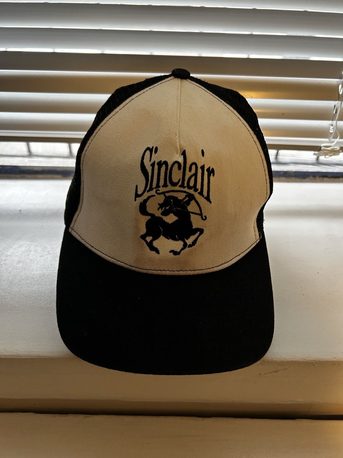 Sinclair Global Sinclair Global 3D Logo Trucker Hat White/Black Size ONE SIZE - 1 Preview