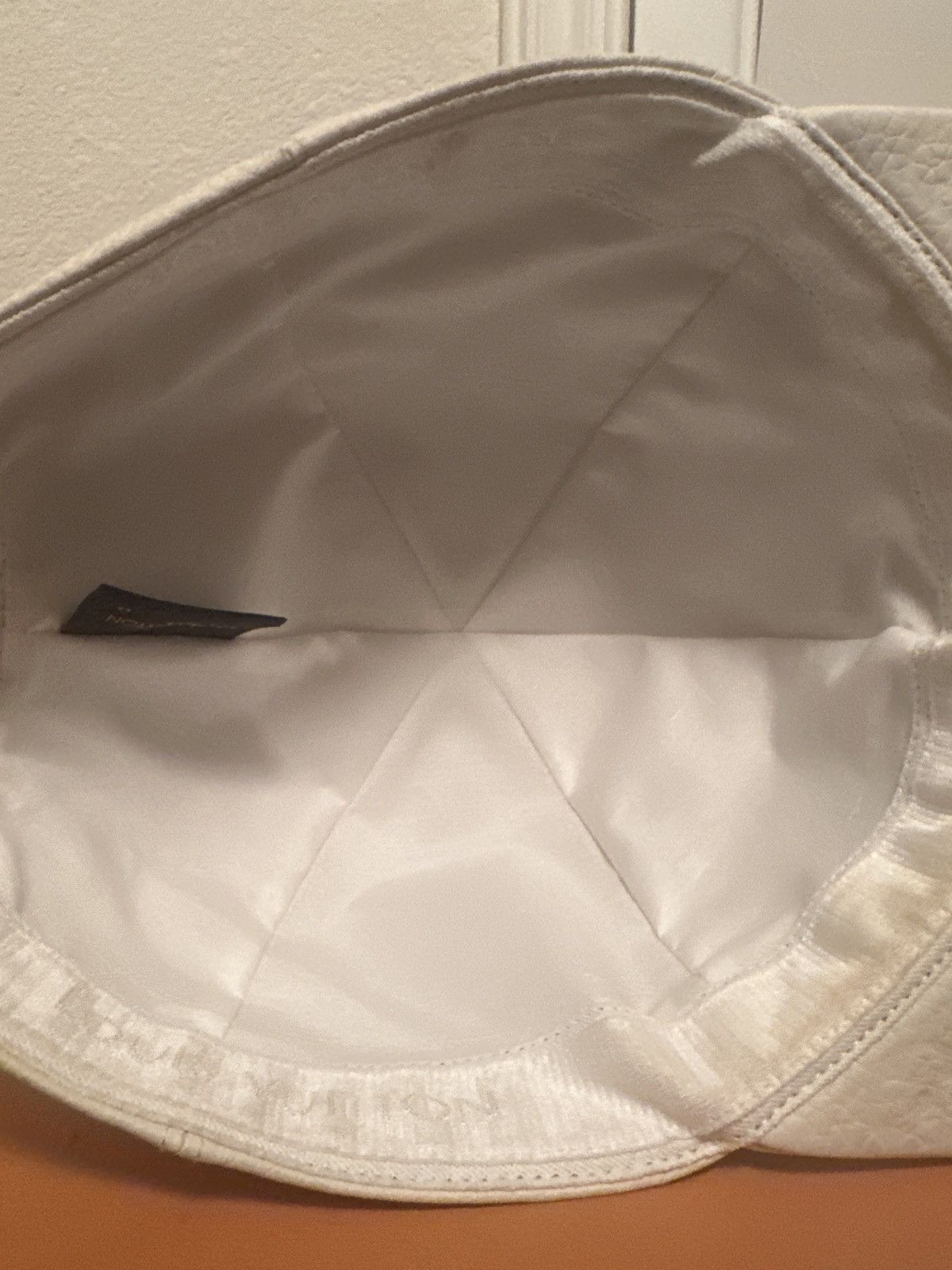 Louis Vuitton Louis Vuitton Friends White Hat Size ONE SIZE - 3 Thumbnail