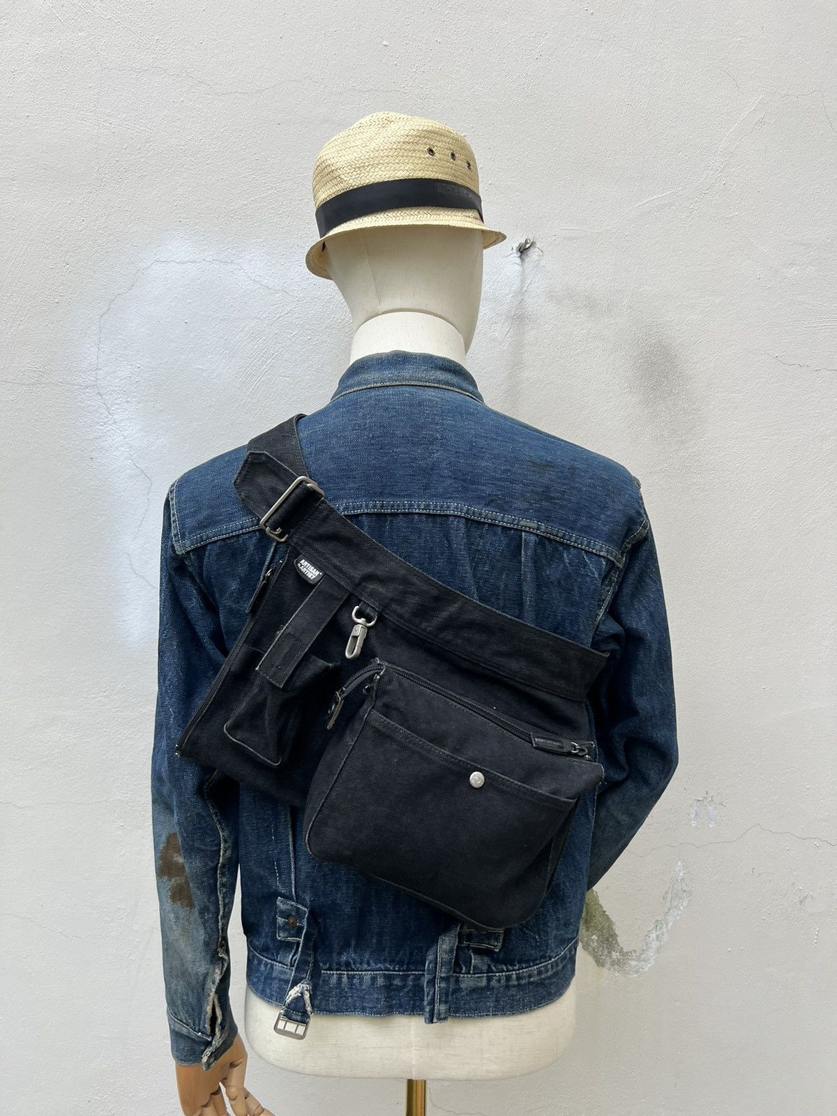 Designer Artisan & Artist Japan Denim Chest bag Size ONE SIZE - 2 Thumbnail