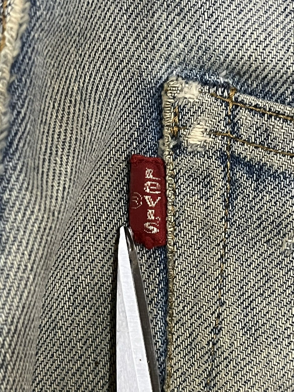 Levi's Vintage 70s Levis 501 Selvedge Button Stamp #2 Destroy Jeans Size US 34 / EU 50 - 9 Thumbnail