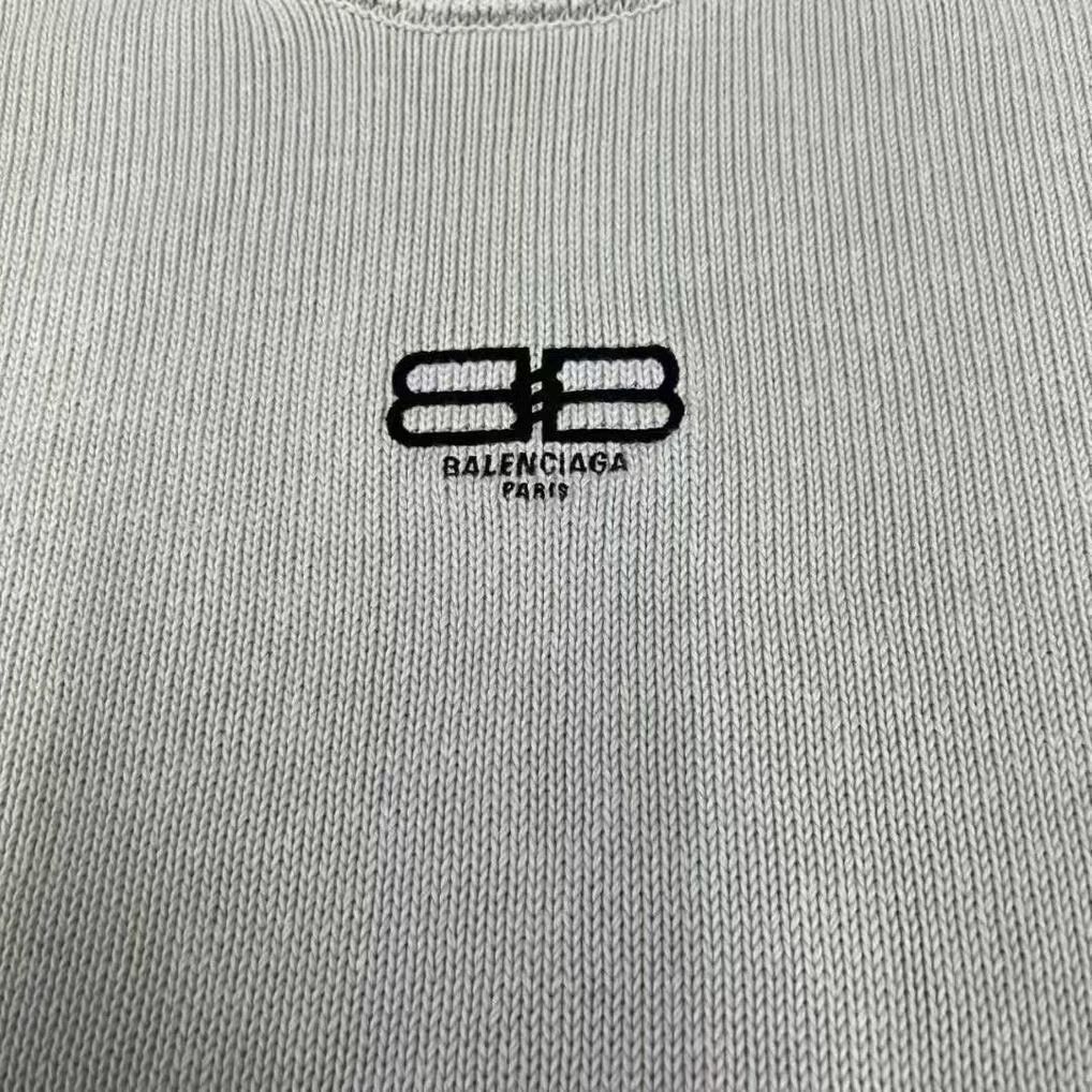 Balenciaga balenciaga lock buckle sweater in white Size US XL / EU 56 / 4 - 4 Thumbnail