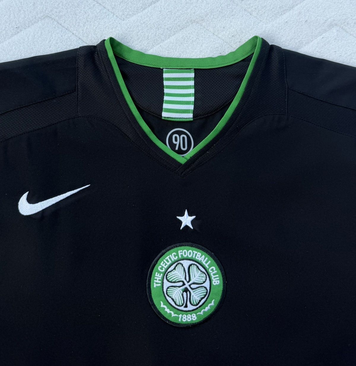 Nike VTG Nike Celtic FC Black Away Jersey Carling Era Football Size US M / EU 48-50 / 2 - 10 Thumbnail