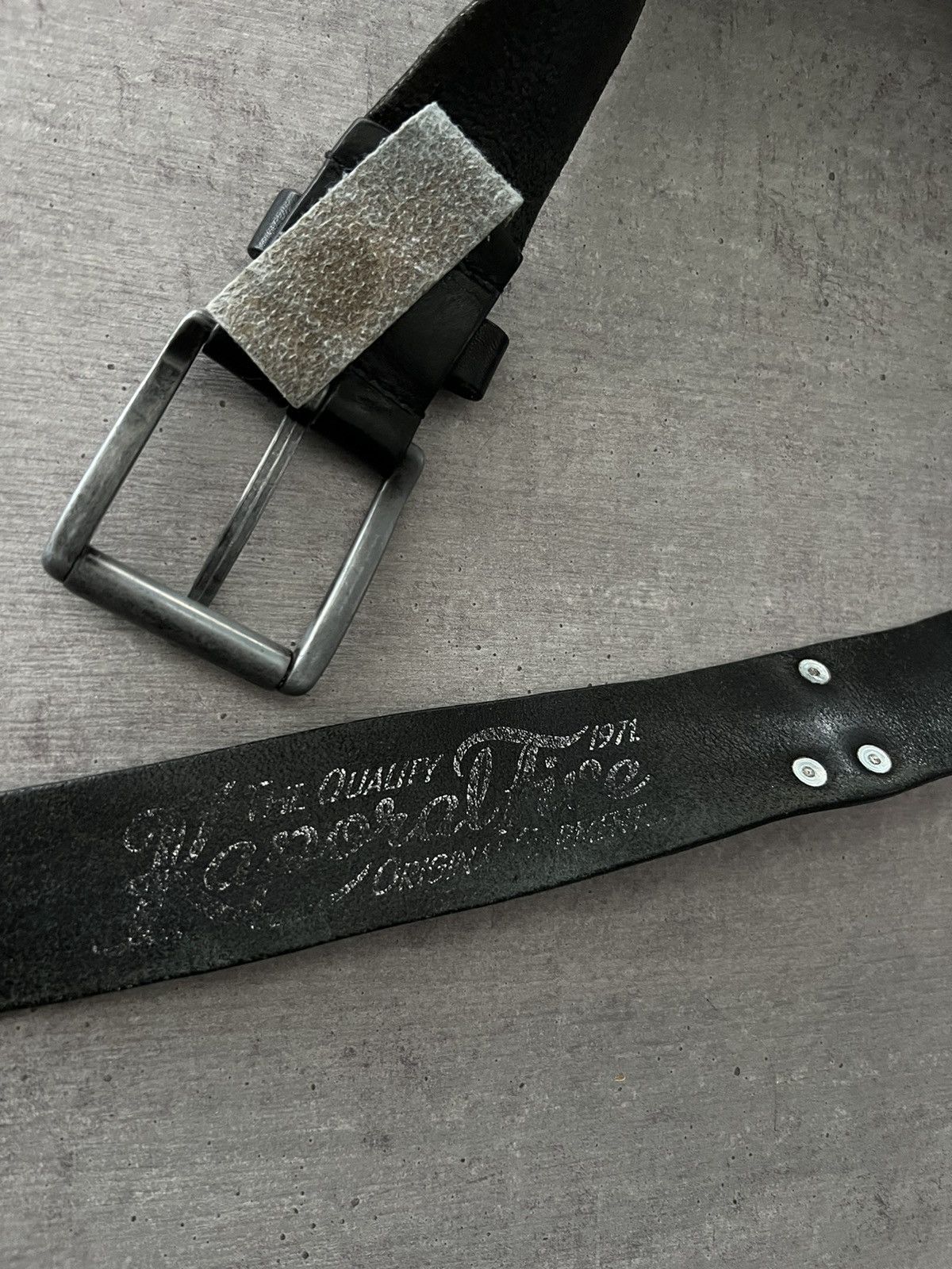 ‼️FREE WW SHIPPING‼️ Vintage KAPORAL Avant-garde leather belt.