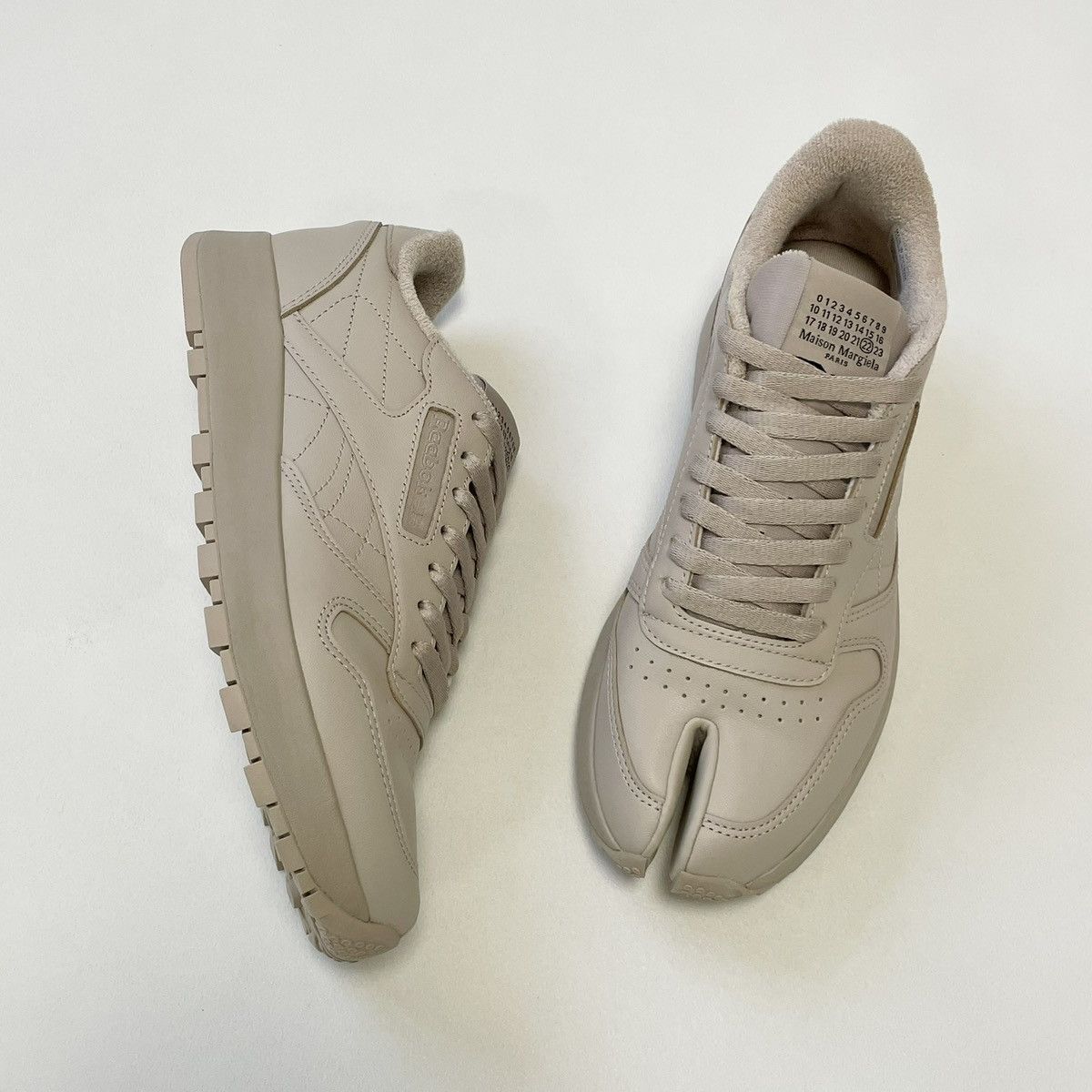 Maison Margiela × Reebok Beige Leather ‘Project 0 CL’ Tabi Sneakers Size US 10 / IT 40 - 22 Thumbnail