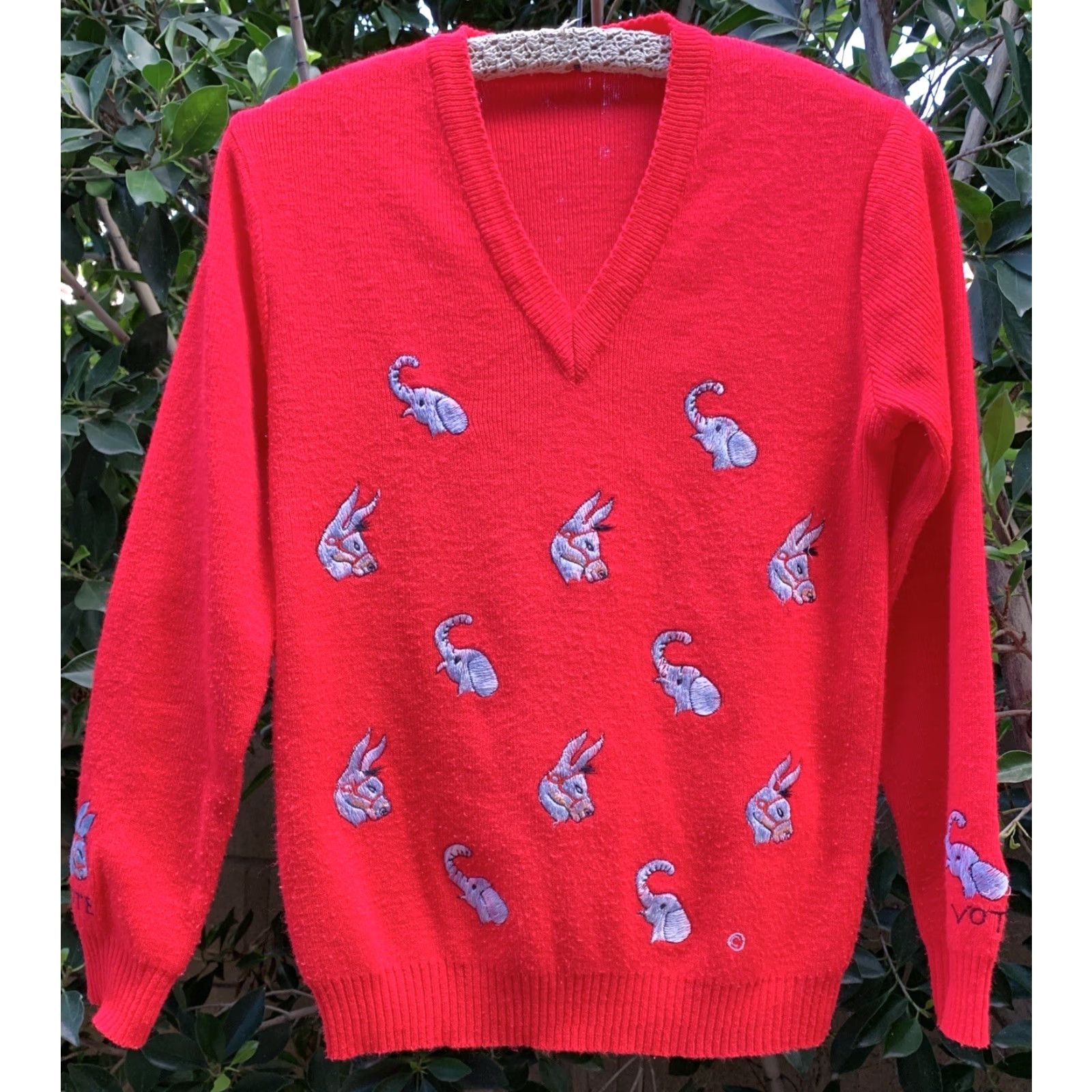 Vintage VINTAGE Donkey Elephant Vote V-Neck Sweater Long Sleeve Red Embroidered Pullover Women S Small Unbranded Knit Popover Size S / US 4 / IT 40 - 4 Thumbnail