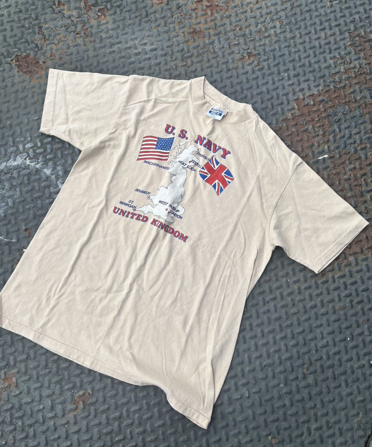 Hanes Vintage 80s United States Navy Graphic Flag Map Tee Size US L / EU 52-54 / 3 - 2 Thumbnail