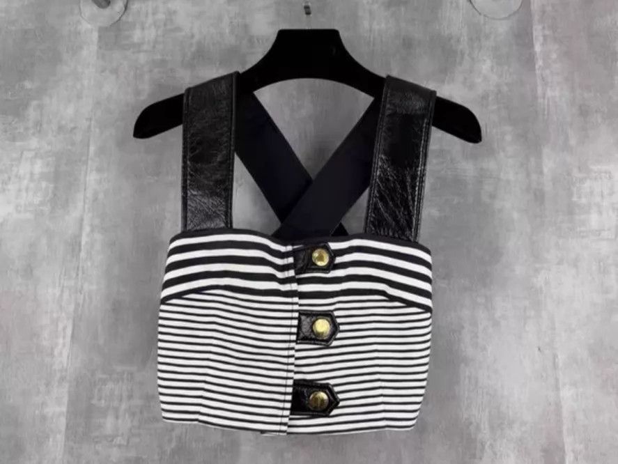 Louis Vuitton LOUIS VUITTON Logo Top Size XS / US 0-2 / IT 36-38 - 1 Thumbnail