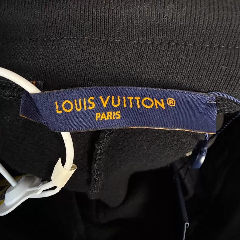 Louis Vuitton Louis Vuitton size s Solid pin-on embroidered logo knit swe Size US 28 / EU 44 - 4 Thumbnail