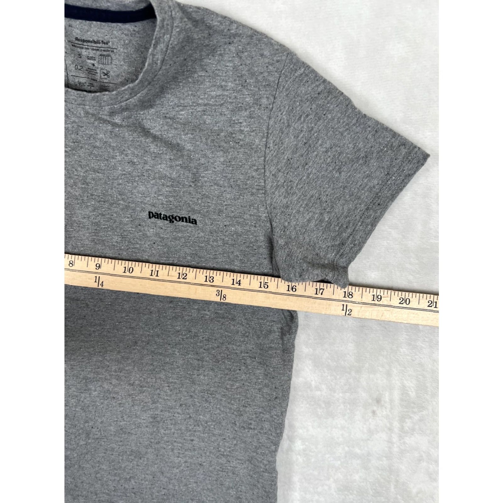 Patagonia Patagonia Logo T-Shirt Womens Small Gray Responsibili-Tee Mountain Back Graphic Size S / US 4 / IT 40 - 6 Thumbnail