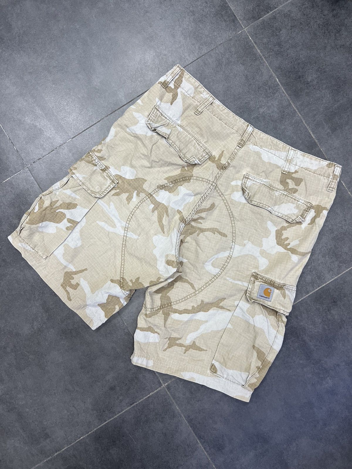 Carhartt × Vintage Vintage Carhartt Camo Shorts Size US 34 / EU 50 - 1 Thumbnail