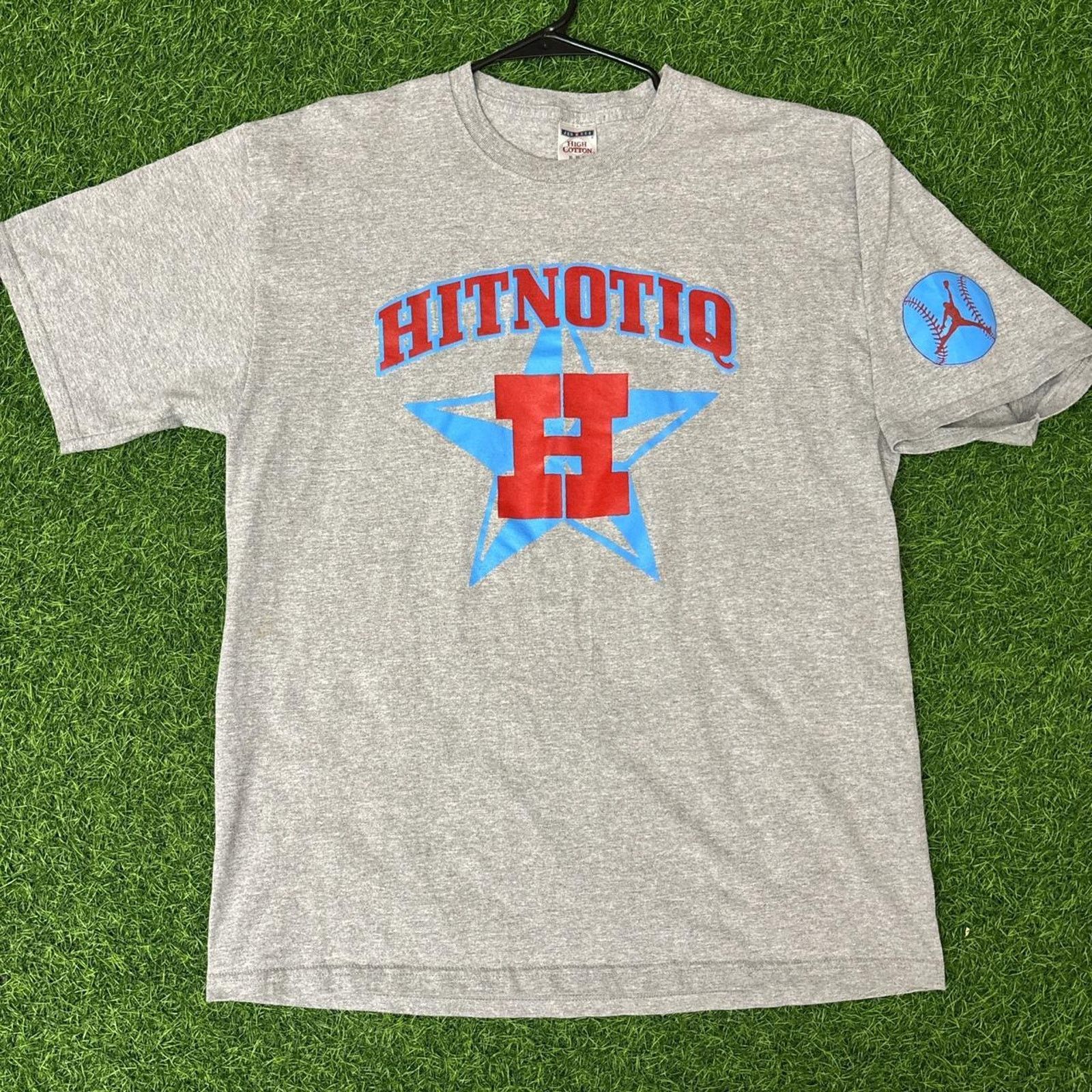 Gildan Men's Vintage Grey ‘Hitnotiq’ Graphic Number Tee Size US XL / EU 56 / 4 - 1 Thumbnail
