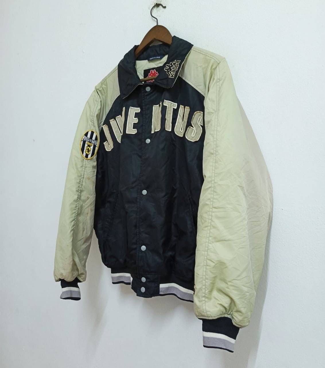 Kappa RARE VINTAGE 1995/97 JUVENTUS FC BOMBER/VARSITY JACKET Size US M / EU 48-50 / 2 - 4 Thumbnail