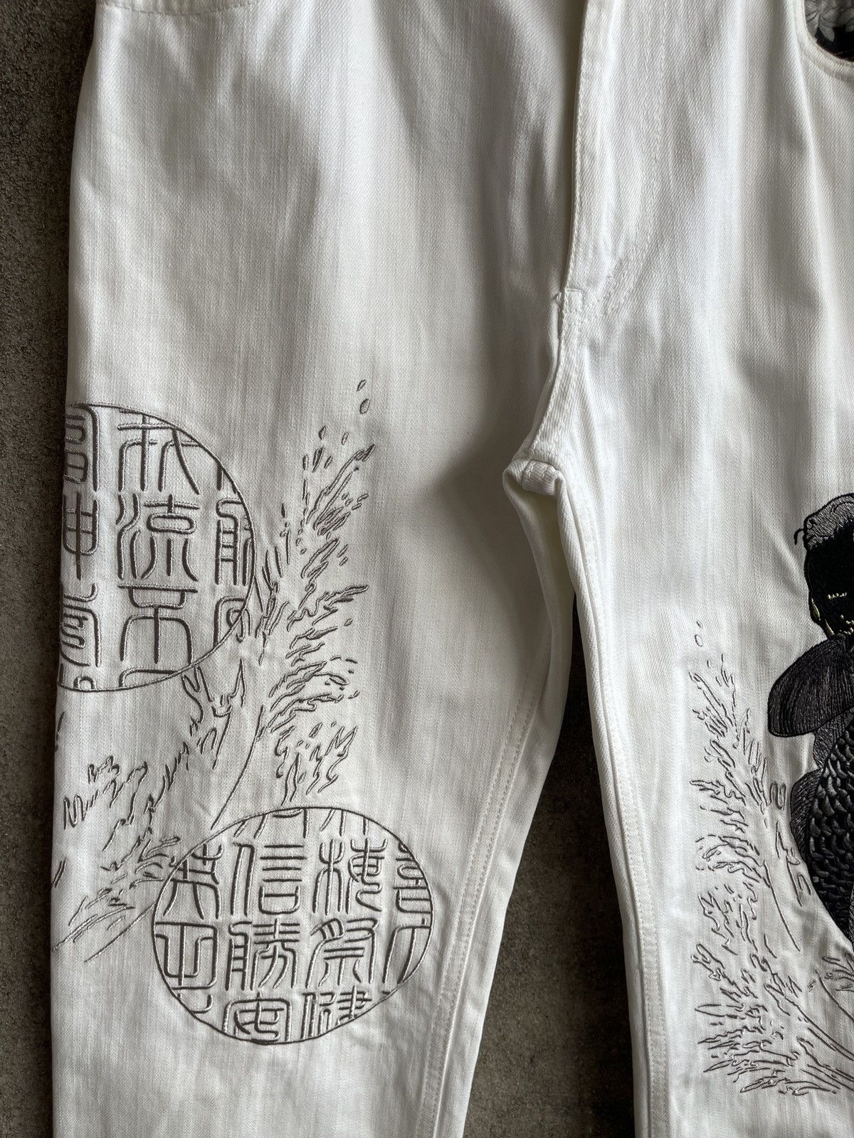 KARA Vintage90s🔥KARAKURI TAMASHI🔥Koi Fish Embroidered Denim Japan Size US 30 / EU 46 - 9 Thumbnail