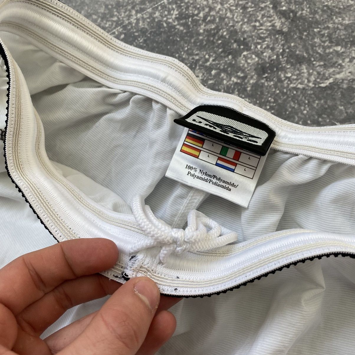 Umbro Vintage Umbro Manchester United Small logo white 90’s shorts Size US 34 / EU 50 - 6 Thumbnail