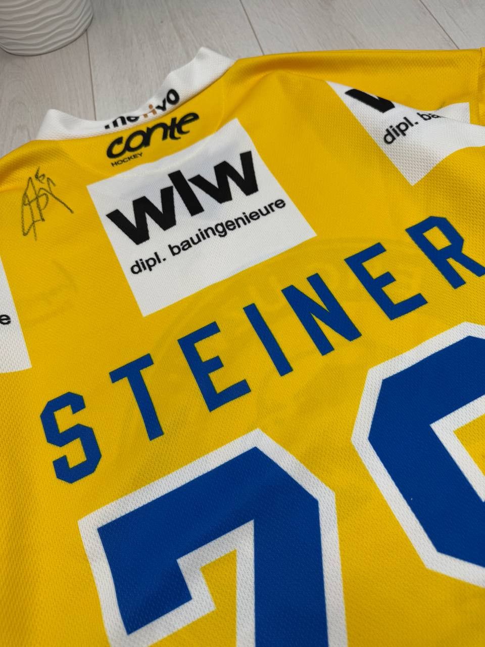 NHL SIGNED Hockey jersey #79 Steiner Ehc Uzwil Hawks Swiss Size US XL / EU 56 / 4 - 14 Thumbnail